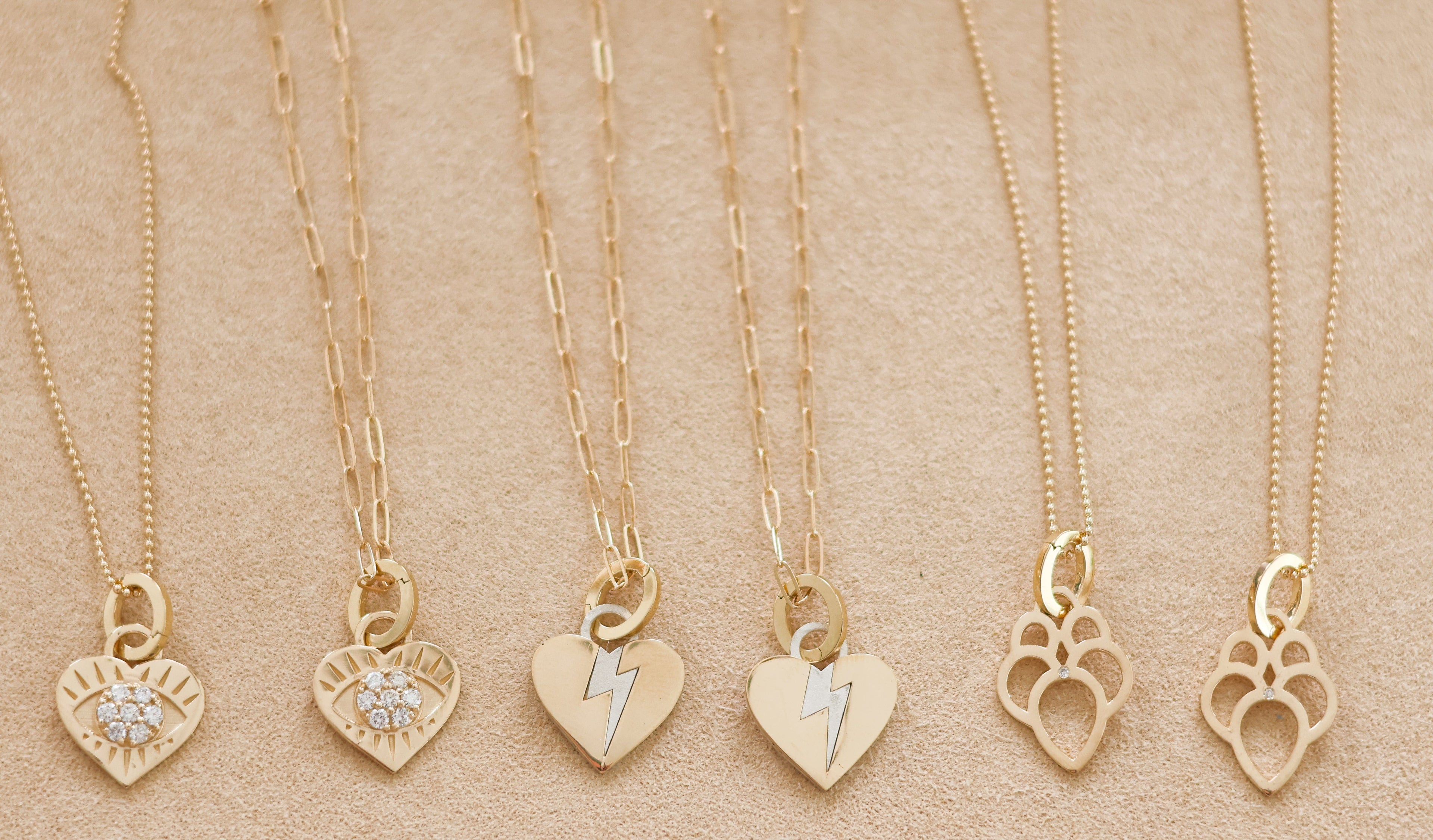 LOTUS LIGHT DIAMOND CHARM